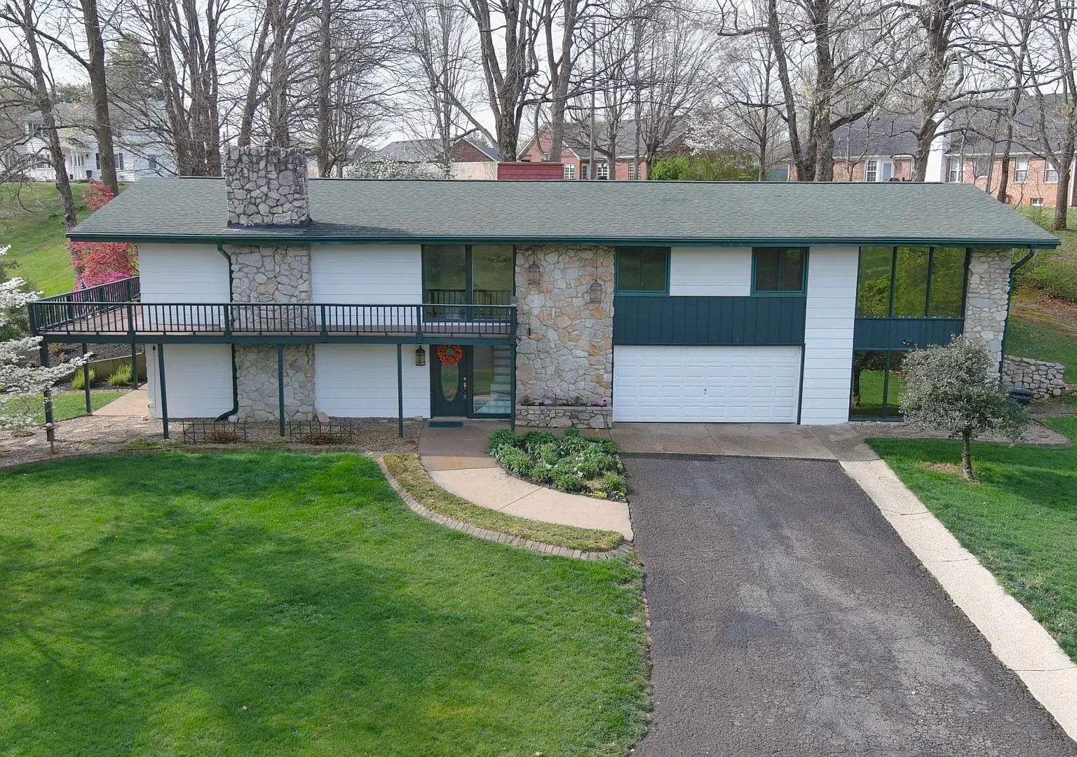 812 Burgundy Court — Photo 4