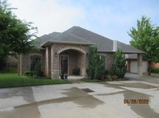 10244 Hawthorn Dr, Village, OK 73120