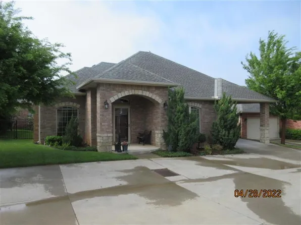 10244 Hawthorn Dr, Village, OK 73120