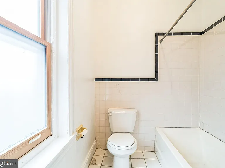 2116 Walnut St #3R — Photo 7