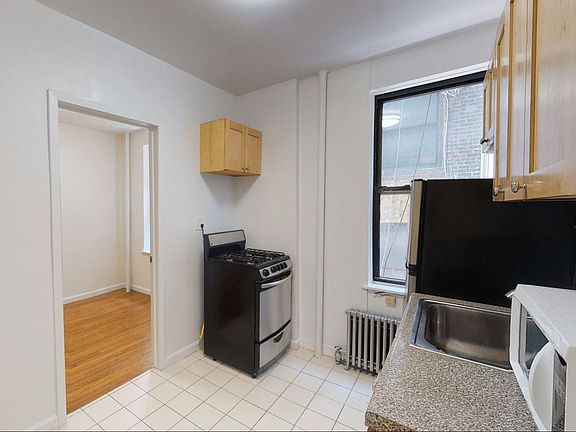 4th image of 236 E 13th St #24011
