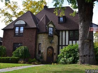 2920 Eaton Rd, Shaker Heights, OH 44122