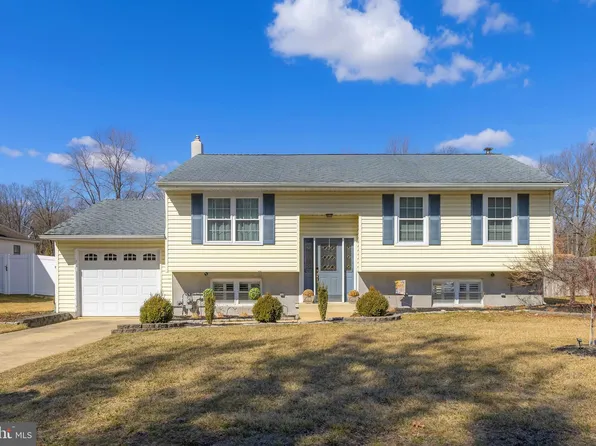 13 Elizabeth Pl, Sicklerville, NJ 08081