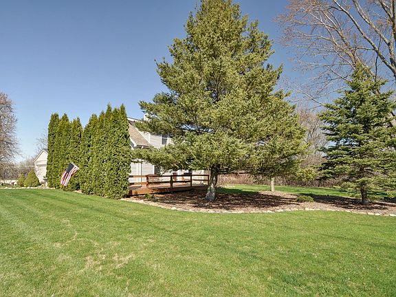 Front of home - lots of privacy!