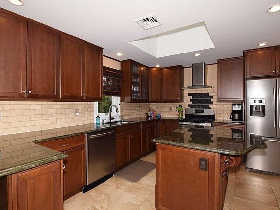 4th image of 3853 New York Ave