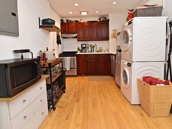 4th image of 526 E 6th St #2N