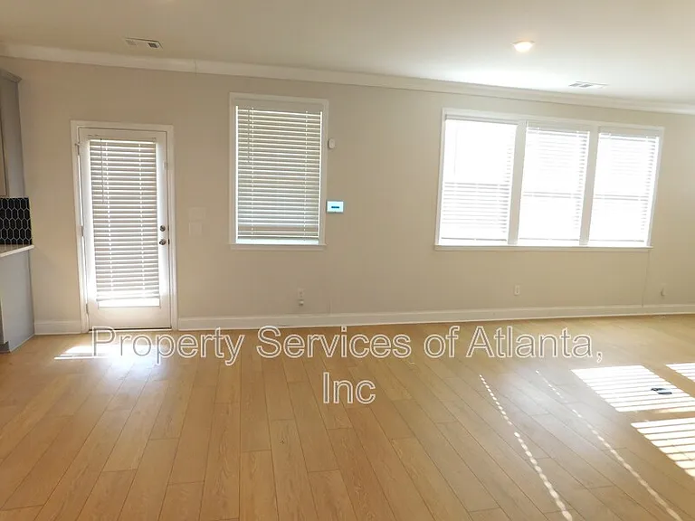 930 Elderberry Ct — Photo 8