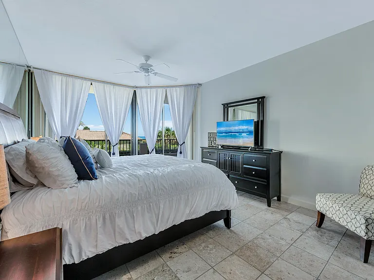 530 Ocean Dr #202 — Photo 11