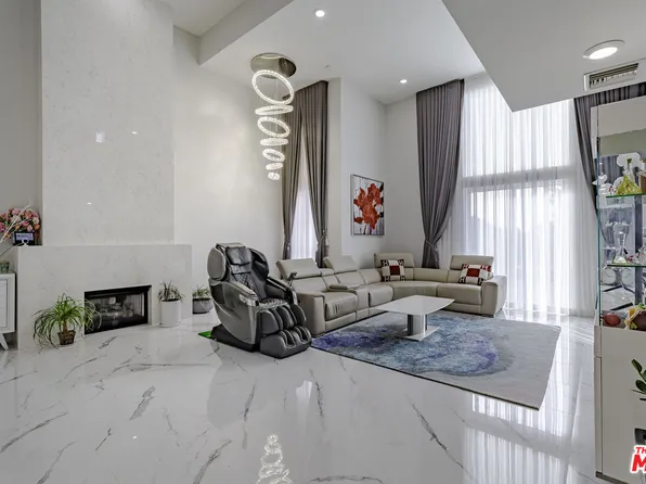 4925 Wilshire Blvd #Penthouse 302, Los Angeles, CA 90010