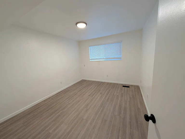 361 E Park Creeke Ln #C — Photo 5