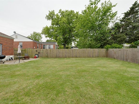 2nd image of 7815 Parkwood Dr