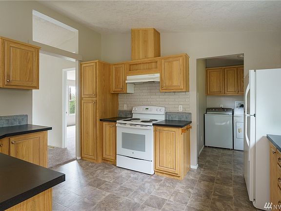 5th image of 13727 28th St NE
