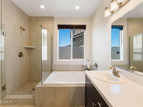 5th image of 386 Promesa Dr