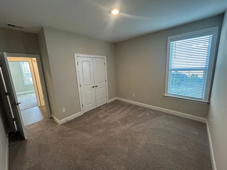 585 Oyster Dr — Photo 6
