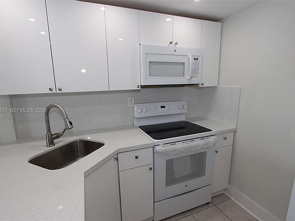 5th image of 4550 NW 9th St APT 811E