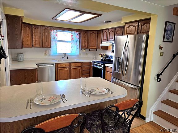 3rd image of 636 Evergreen Dr