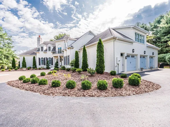 225 Rivergreen Ln, Bowling Green, KY 42103