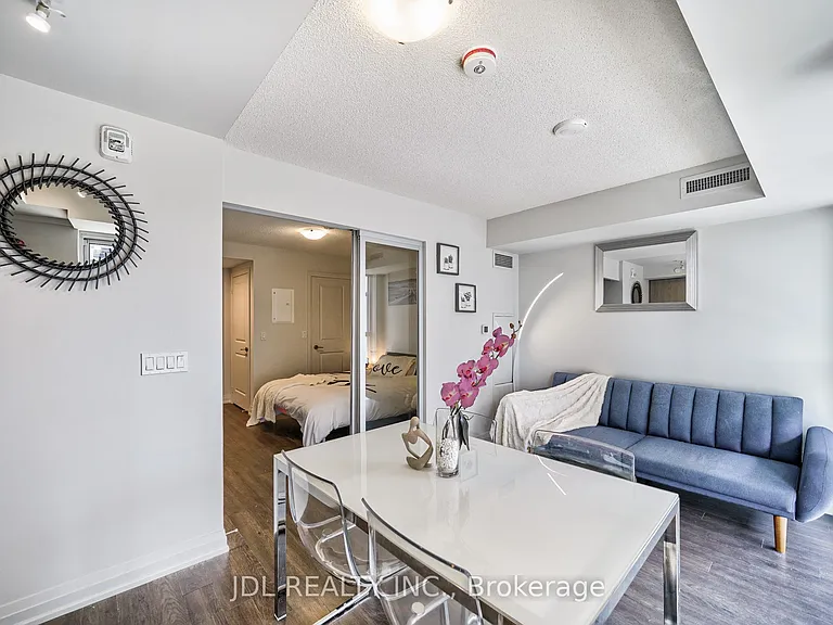 20 Meadowglen Pl #334 — Photo 13