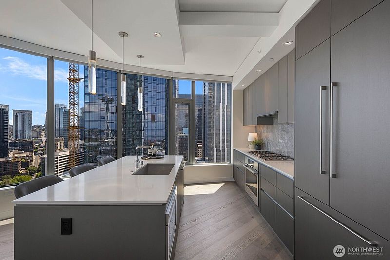 4th image of 2510 6th Avenue #2502