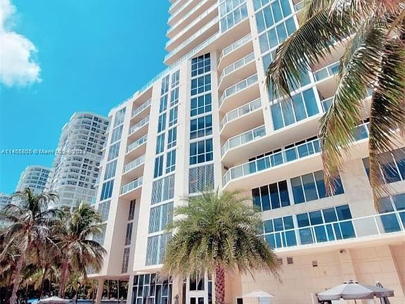 3rd image of 16699 Collins Ave APT 2807