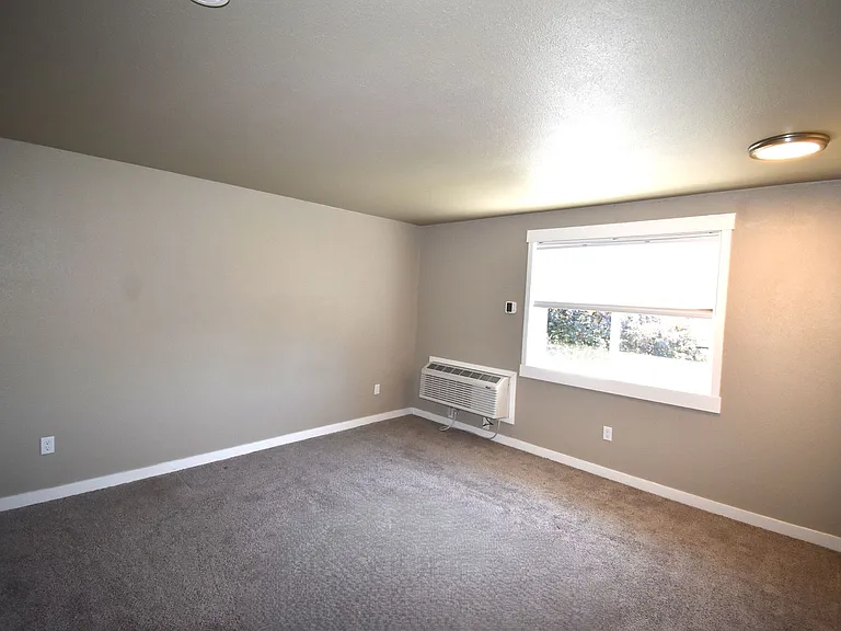16th Avenue Apartments — Photo 8