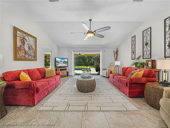 5th image of 3206 Divot Rd