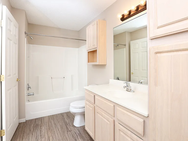 Donegal Pointe Apartments — Photo 8