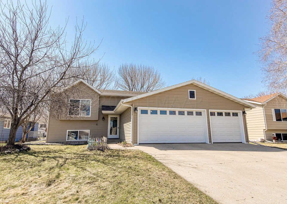 1st image of 2807 26th Street Cir S