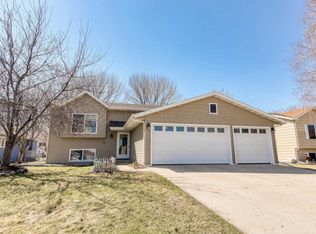 2807 26th Street Cir S, Moorhead, MN 56560