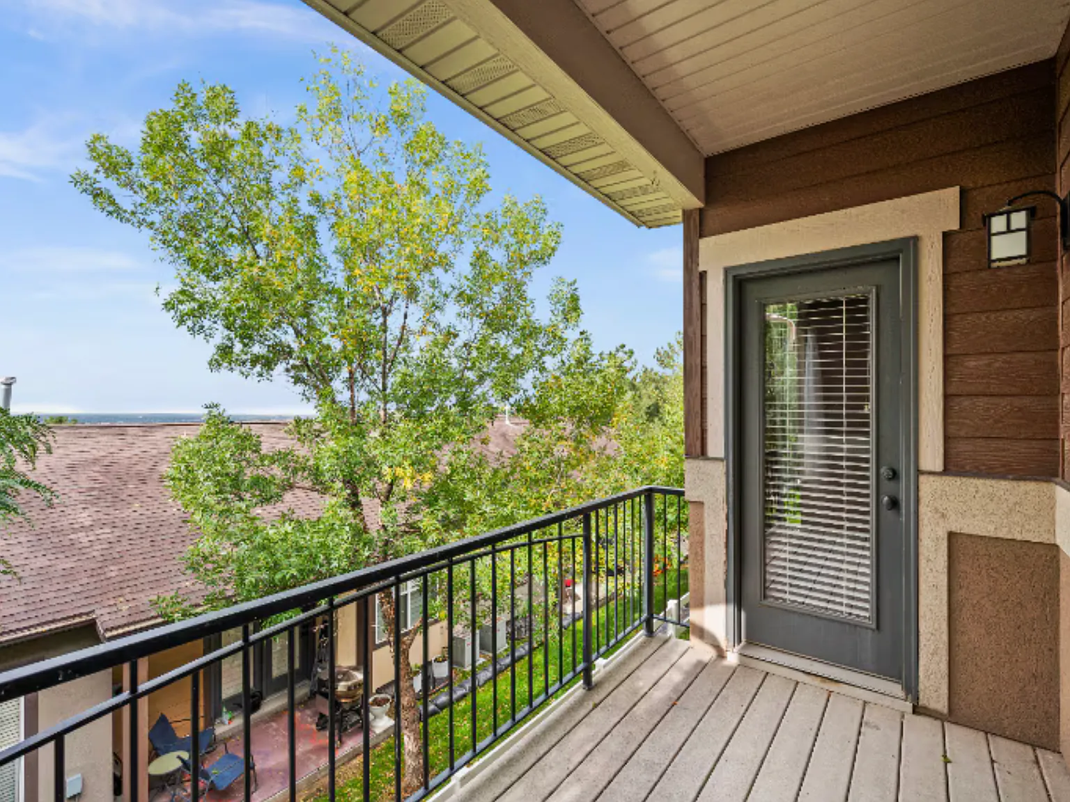 3 bed, 2.5 bath, 1760 sqft, $2,300 — Photo 3