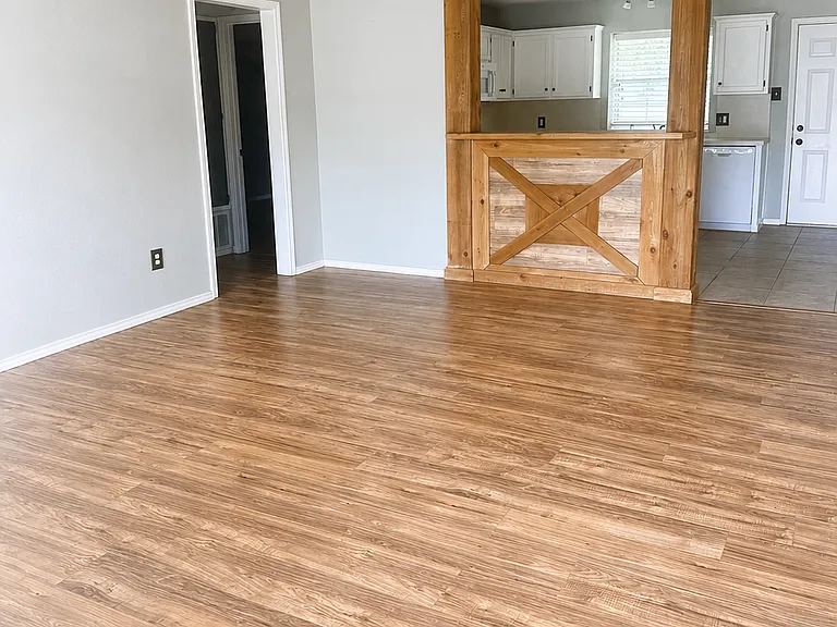 115 Trinity St — Photo 4