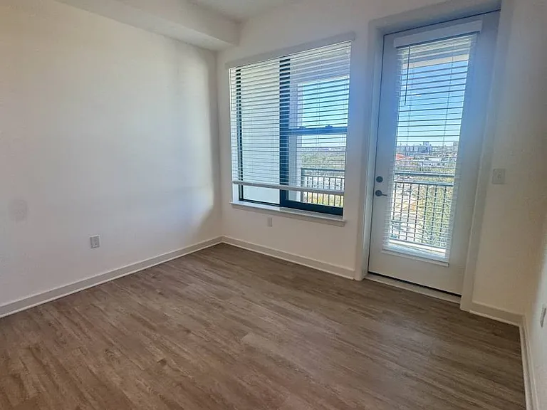 203 W Oak Ave — Photo 19
