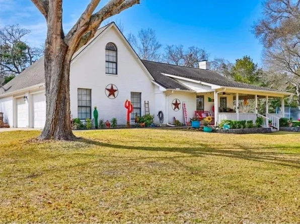 540 Hickory Creek Rd, Bellville, TX 77418