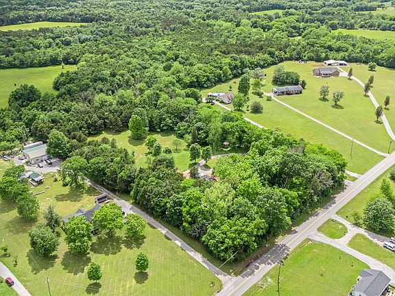3rd image of 1418 Unionville Deason Rd