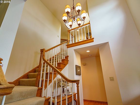 4th image of 201 NE Hillwood Dr