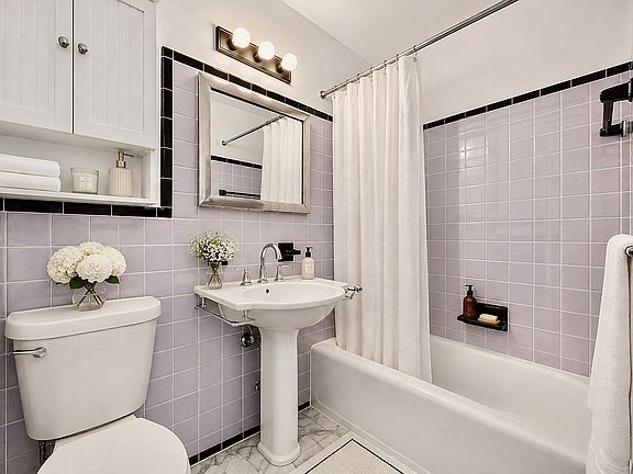 4th image of 233 E 69th St APT 17F