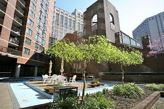 2nd image of 1420 Locust St APT 20L