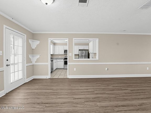 5th image of 253 Heritage Dr