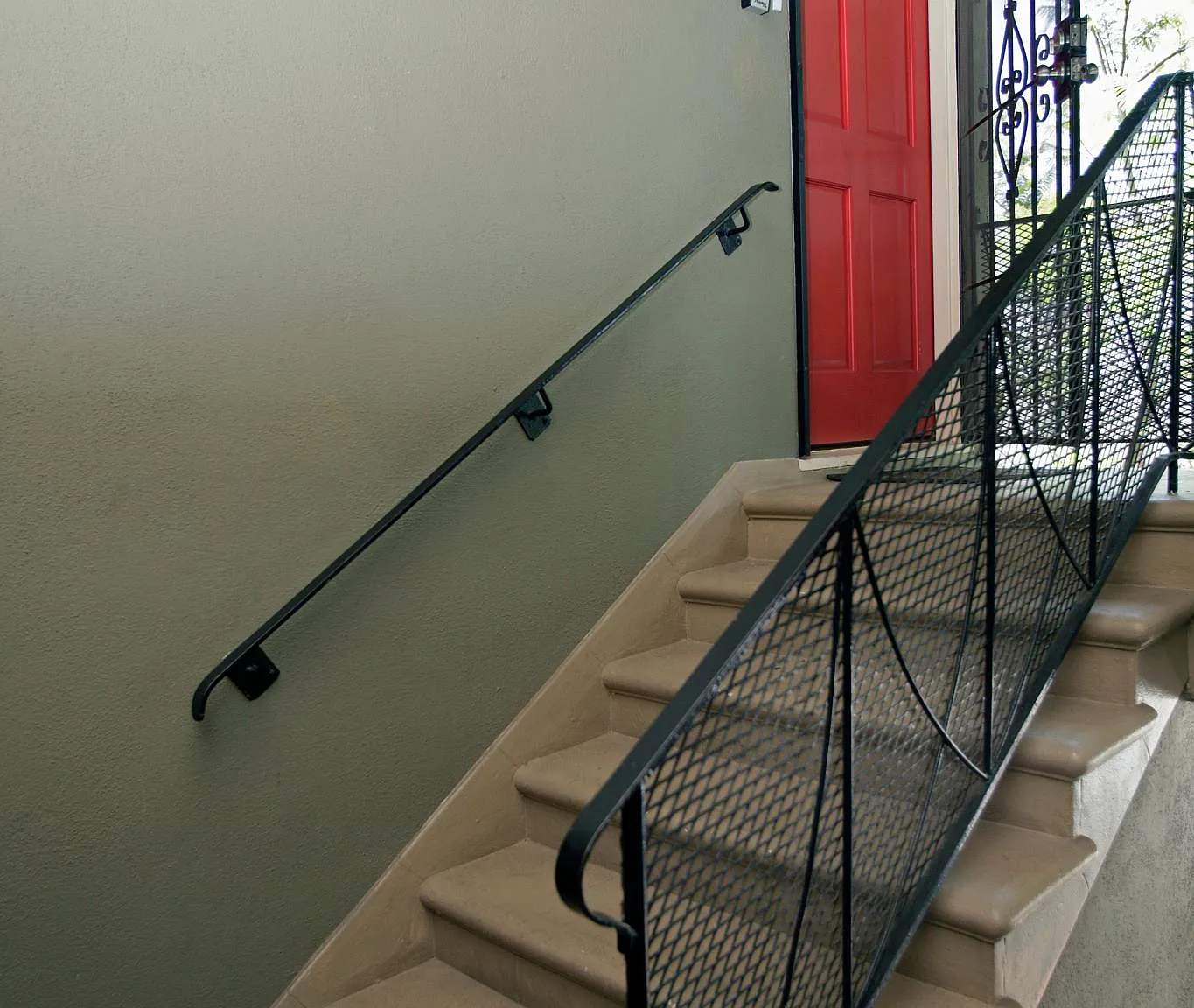 6322 Vineland Ave — Photo 2