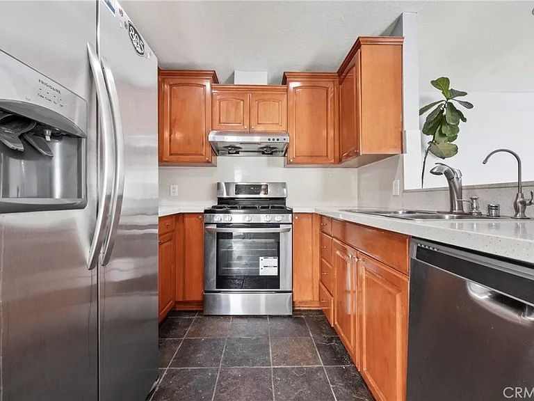 1552 Club Dr — Photo 3