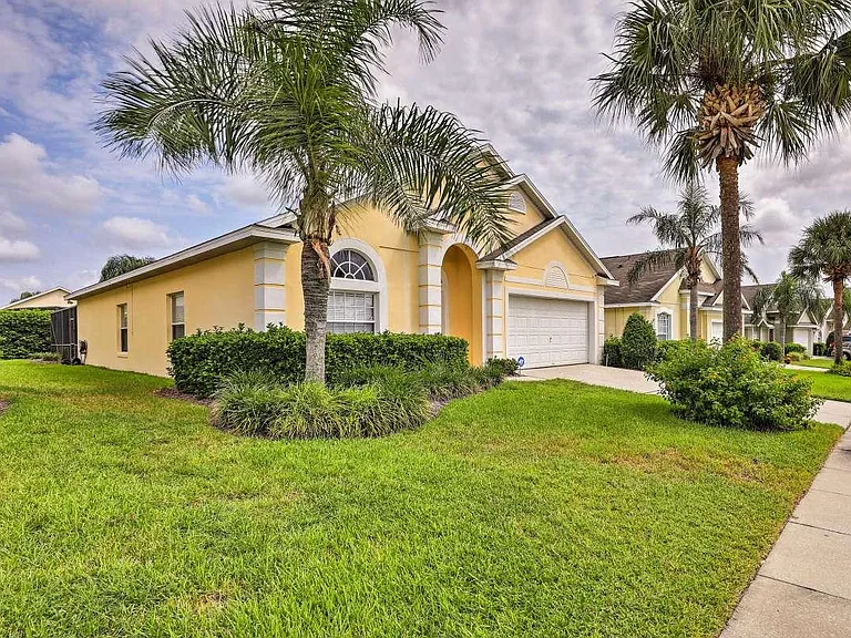 16621 Palm Spring Dr — Photo 2