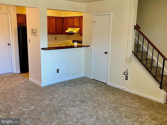 2nd image of 8 Appledowre Ct #68
