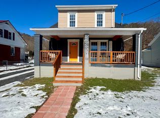 1322 W Jackson St, Covington, VA 24426