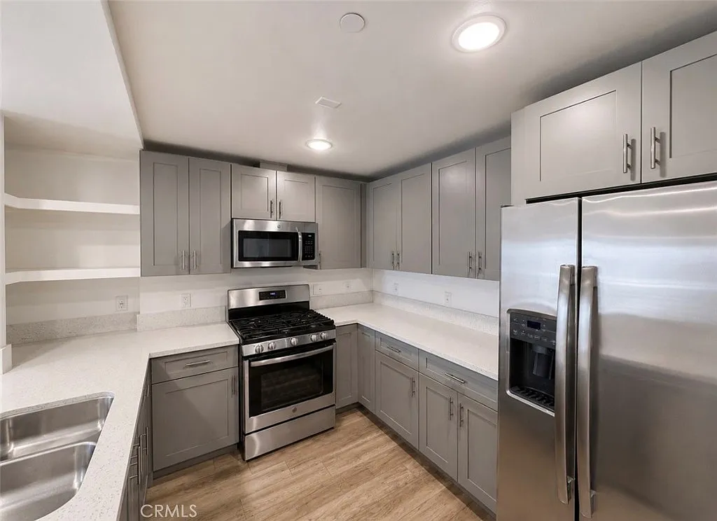 2 bed, 1100 sqft, $3,300 — Photo 4