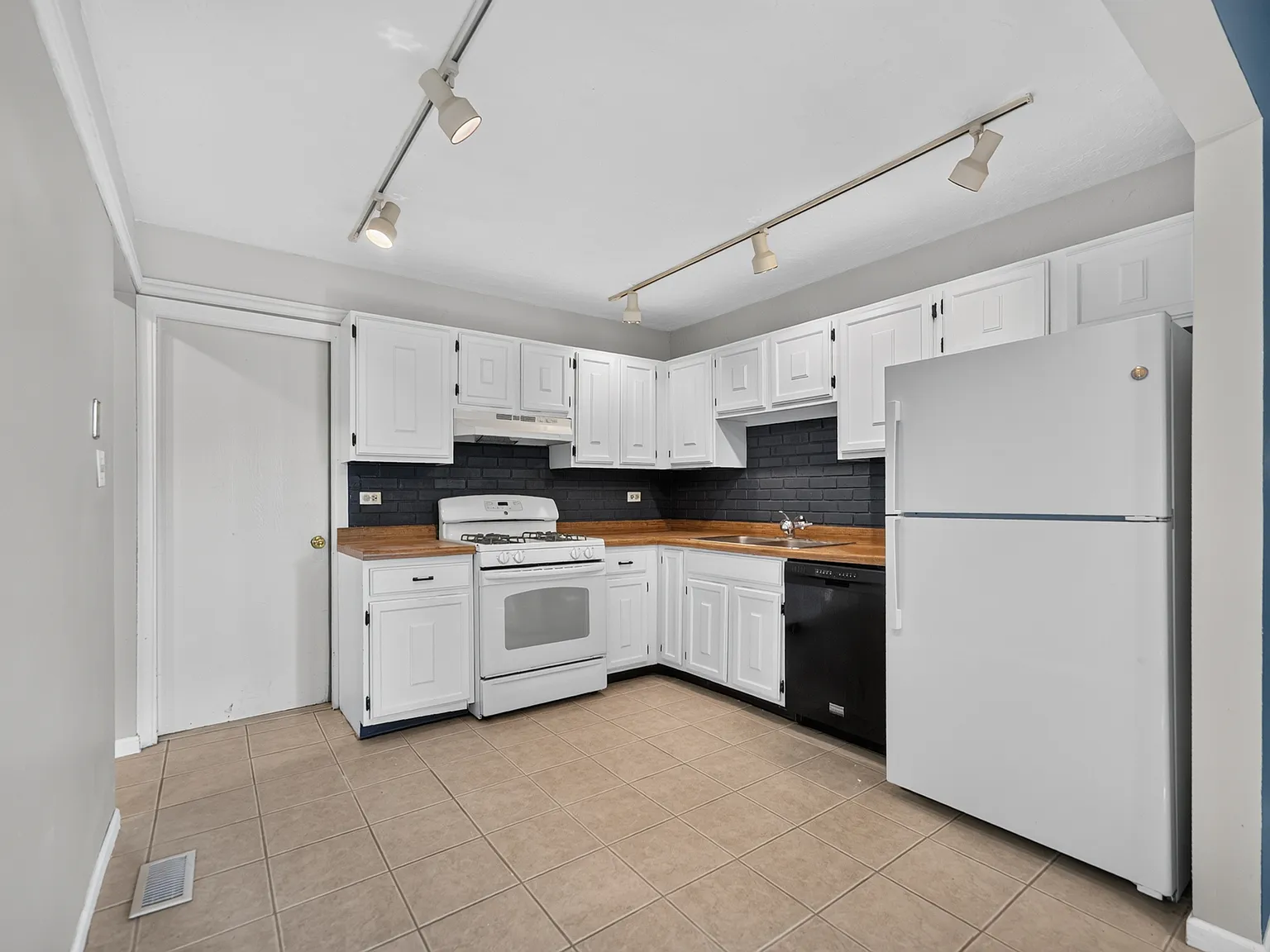 3 bed, 1510 sqft, $2,950 — Photo 4