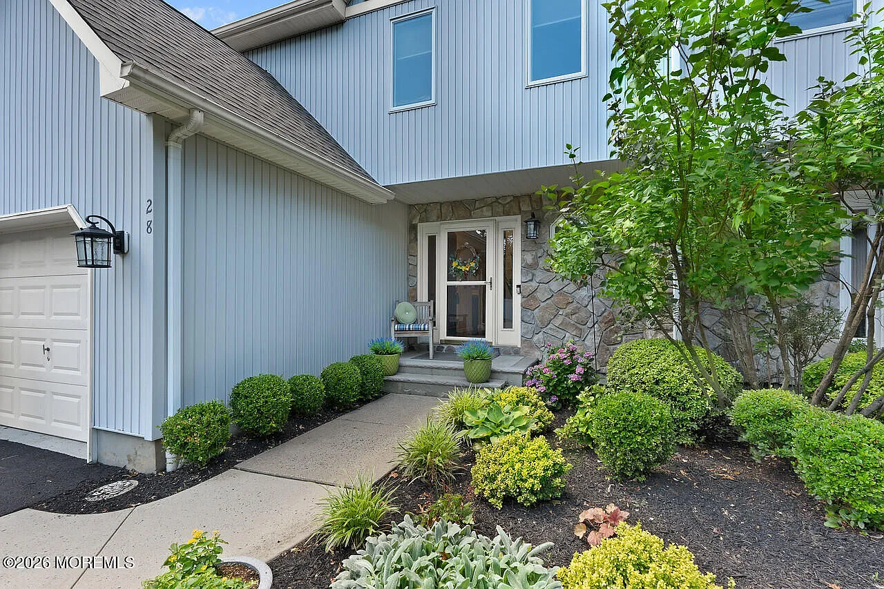 3 bed, 2.5 bath, 2068 sqft, $4,700 — Photo 1