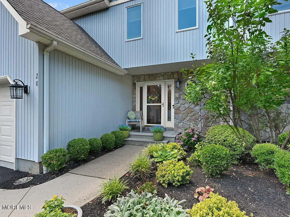 28 Hickory Ln