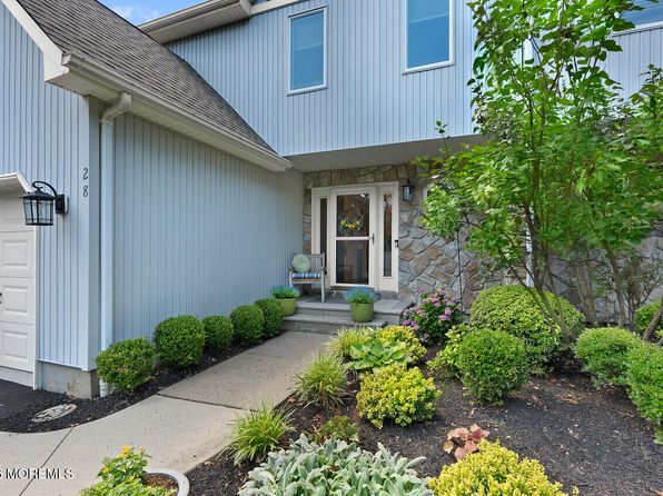 28 Hickory Ln