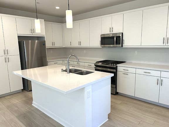 5th image of 16278 Meadowhouse Ave