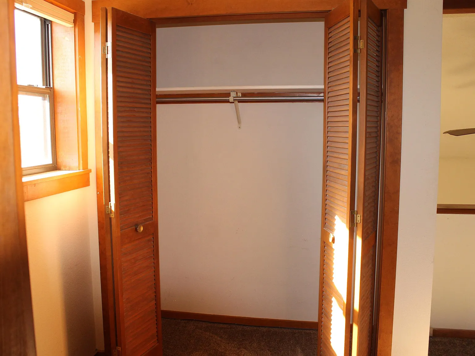 89 Valley View Dr — Photo 2
